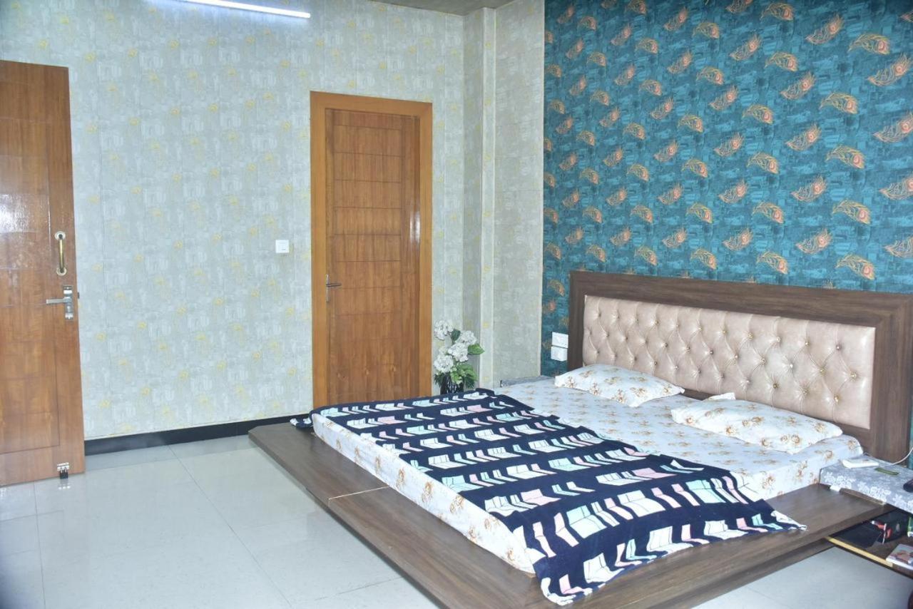 Shreshth Home Stay - Best Family Accommodation - 3Km From Har Ki Pauri, Haridwar, Uttarakhand Exterior foto