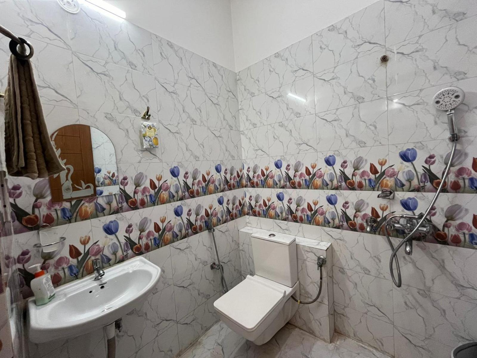 Shreshth Home Stay - Best Family Accommodation - 3Km From Har Ki Pauri, Haridwar, Uttarakhand Exterior foto